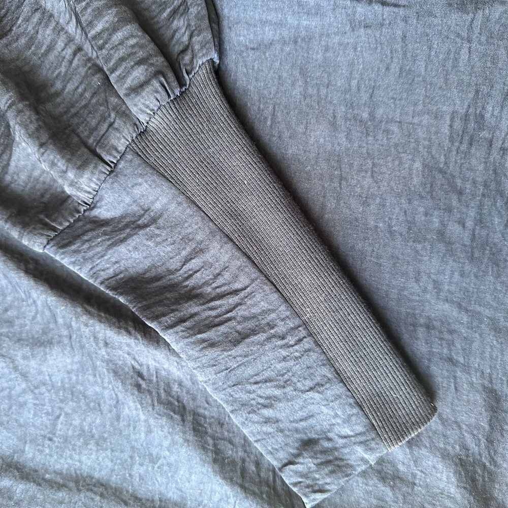 CAbi Blue Women's Top - Picture 2 of 3